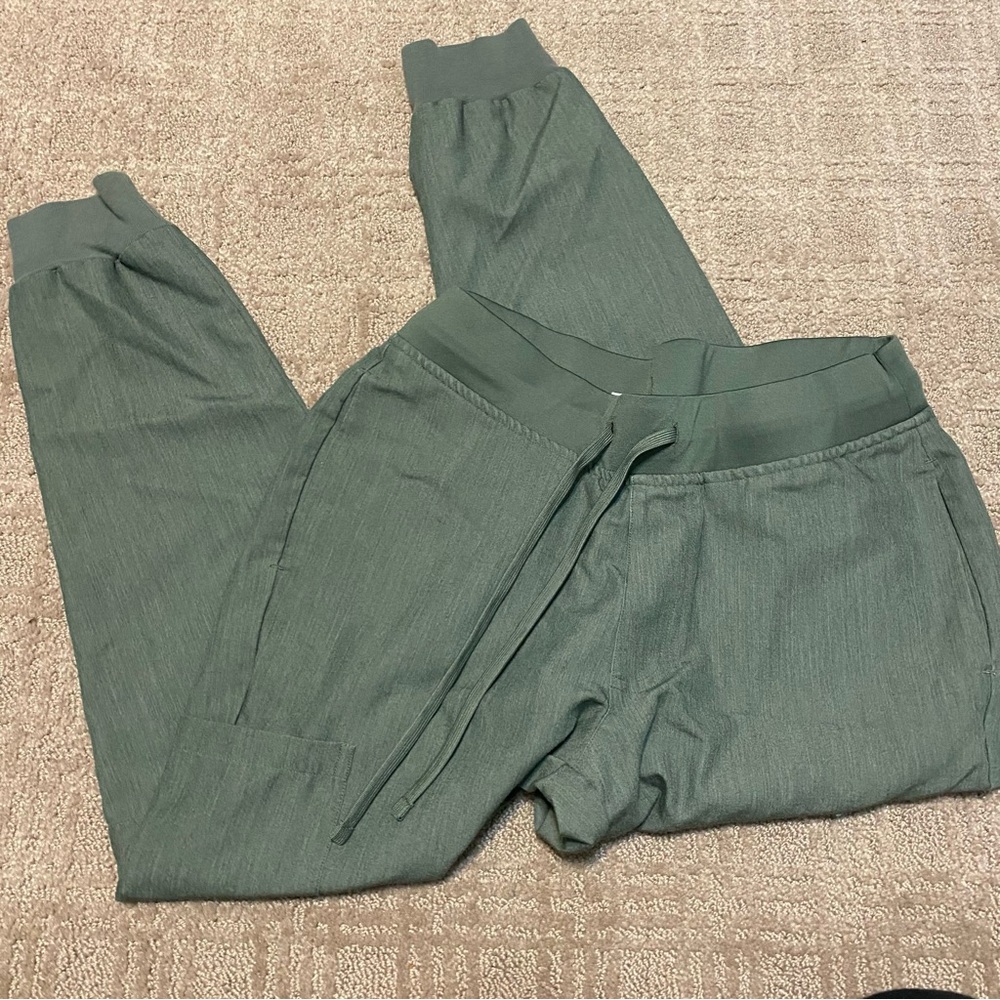 {Mandala} Scrub Set | One Pocket Top (S) & Joggers (S Petite) - Heather Olive - Picture 2 of 14